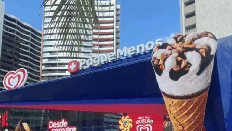 Pague Menos e Kibon lançam ação de verão com envelopamento de loja em Fortaleza