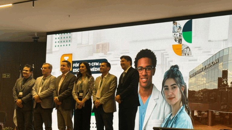 Sindicato dos Médicos do Ceará reforça defesa por formação médica de qualidade no I Fórum do CFM