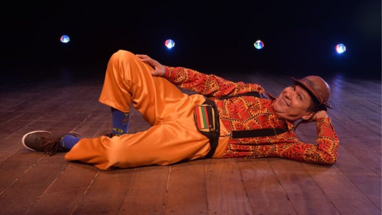 Teatro Brasil Tropical recebe Gil Soares no projeto Terça de Graça