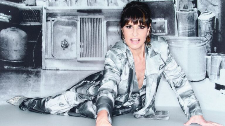 Fernanda Abreu apresenta turnê “Da Lata 30 Anos” em show gratuito no DFB Festival 2026, em Fortaleza