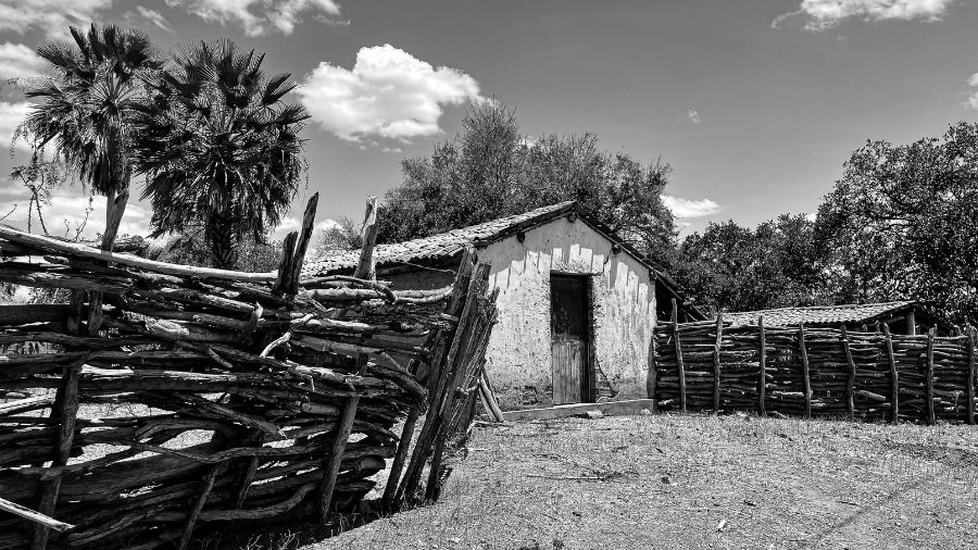 LANÇAMENTO DO FOTOLIVRO “PODE ENTRAR”, DE NEGROSOOUSA, DIA05 DE JUNHO ÀS 20H NA CASA DA CULTURA DE SOBRAL