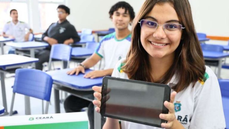 Governo do Ceará ultrapassa 98 mil tablets entregues a estudantes no 1º semestre de 2026