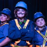 Espetáculo “Banheiro Irreverente” leva humor ácido e crítica social em circulação gratuita por Fortaleza, Aracati e Guaramiranga